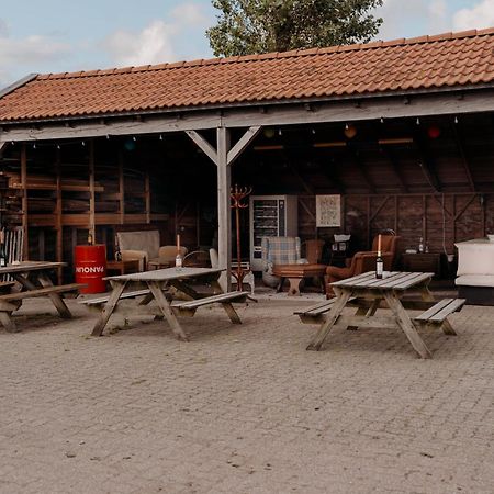 Finse Woning Op Camping De Tulpenweide Breezand Exterior photo