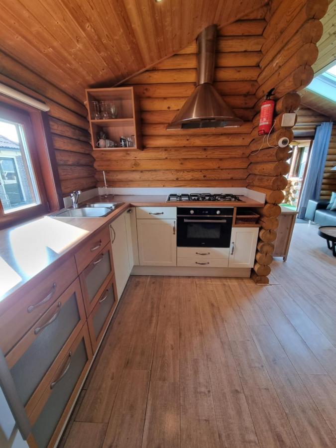 Finse Woning Op Camping De Tulpenweide Breezand Exterior photo