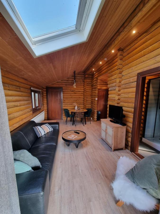 Finse Woning Op Camping De Tulpenweide Breezand Exterior photo