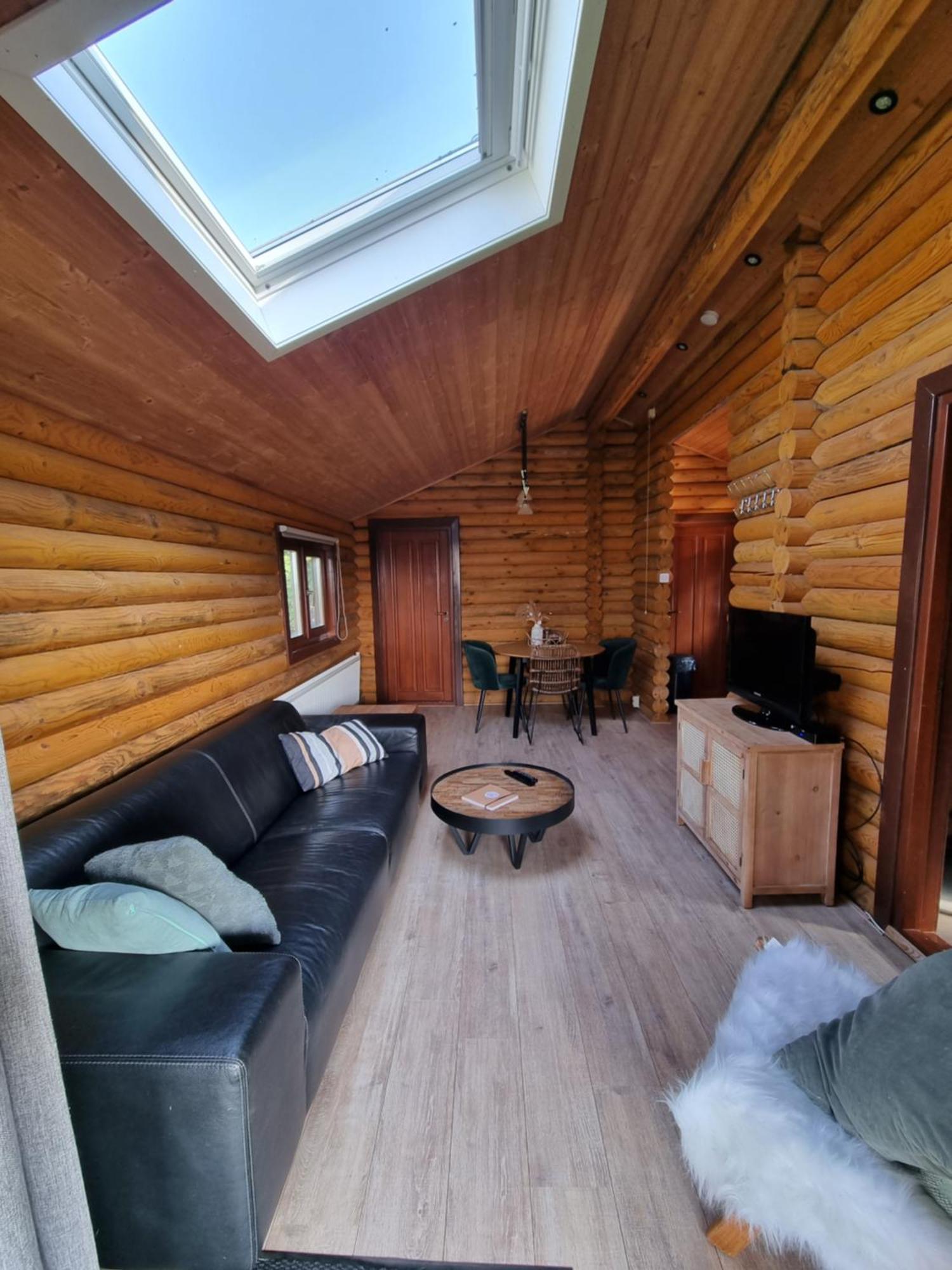 Finse Woning Op Camping De Tulpenweide Breezand Exterior photo